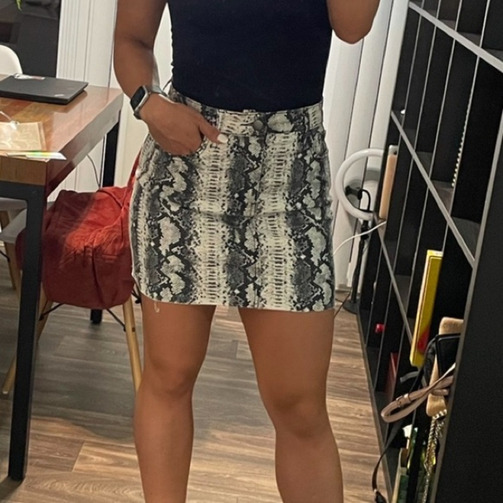 Tinseltown Snake Print Skirt - zipper front - size 5 jr